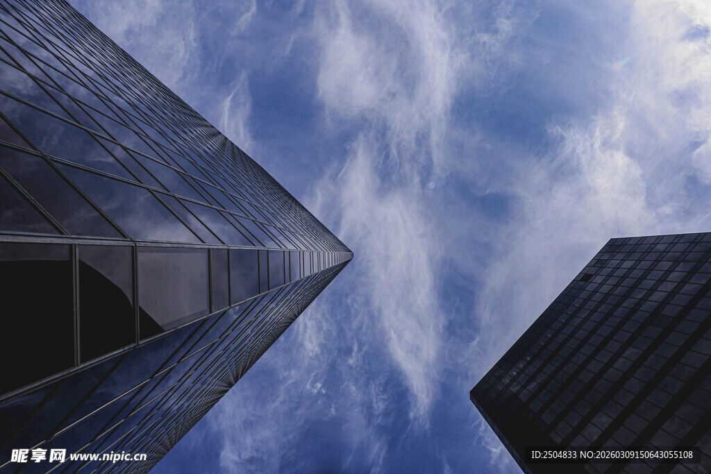 仰观摩天大楼与天际