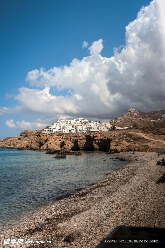 美丽海岛沙滩与白色建筑