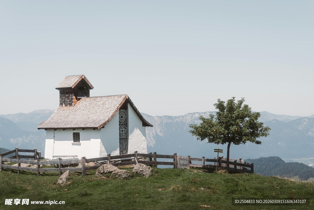 山顶小屋 静谧自然景致