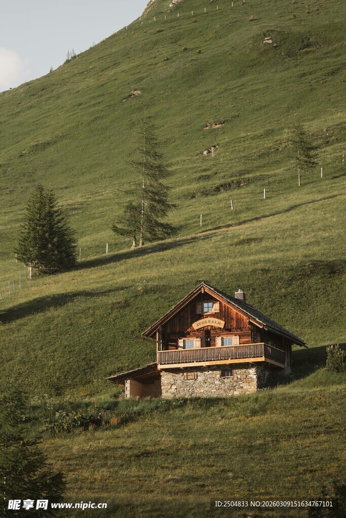 山间小屋 宁静田园风光