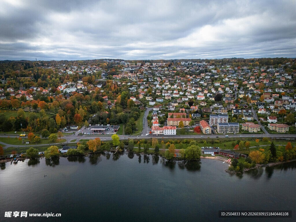 湖畔城市风光俯瞰