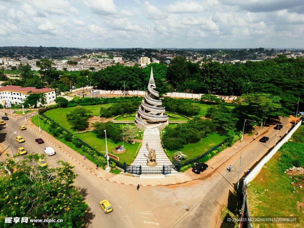 城市公园中的纪念碑景观