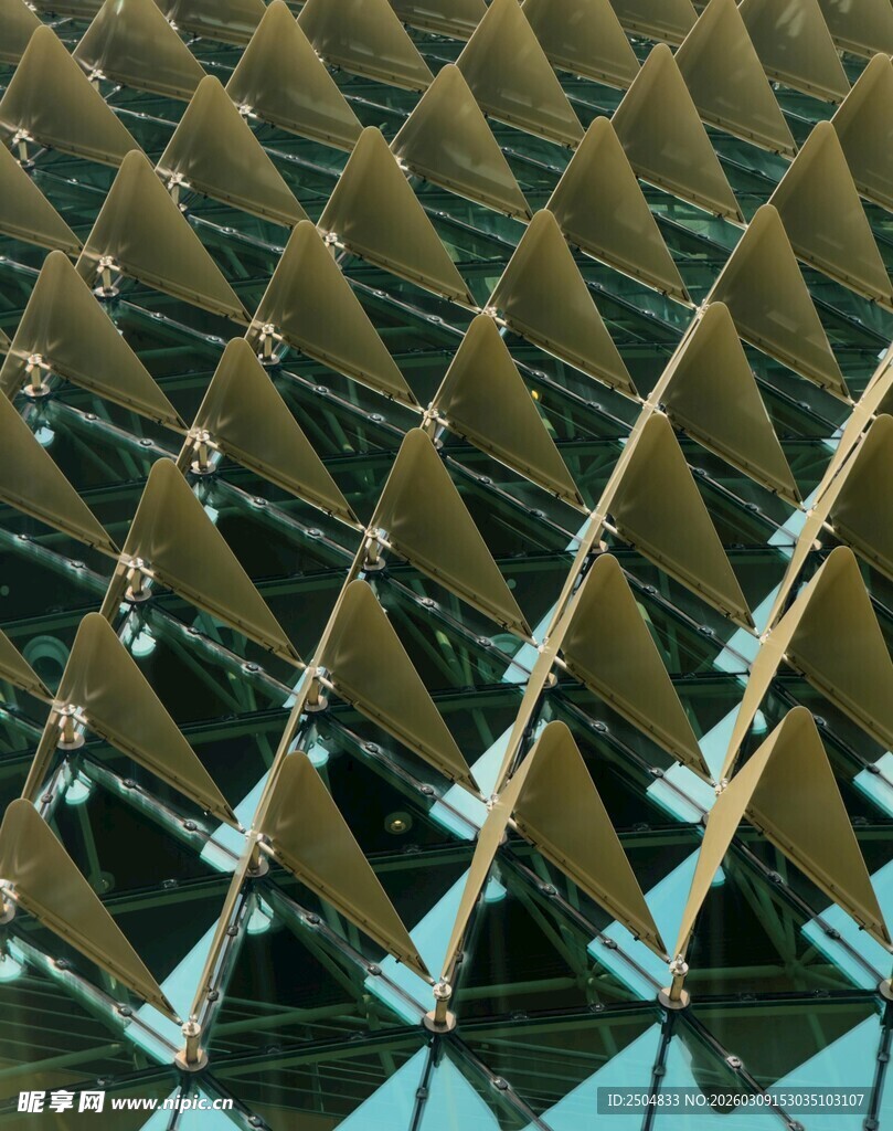 几何结构金属建筑外观