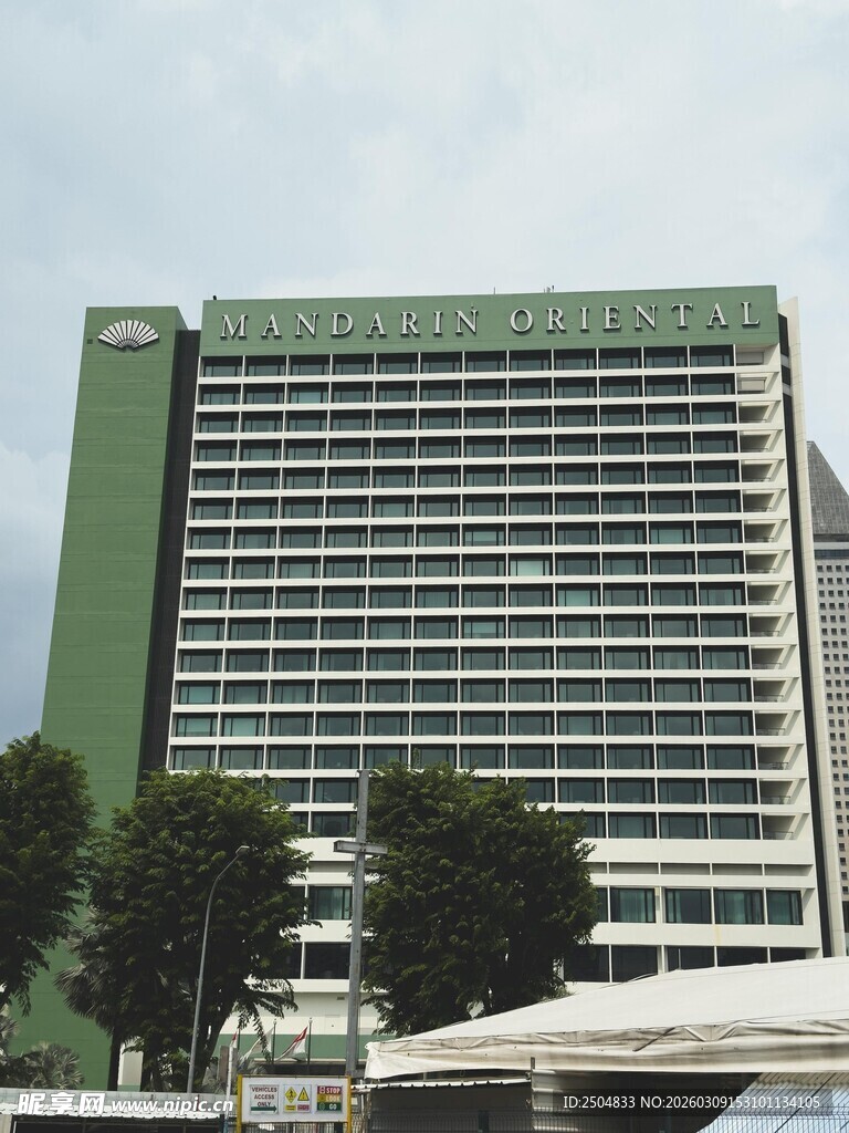 绿色高层酒店建筑外观