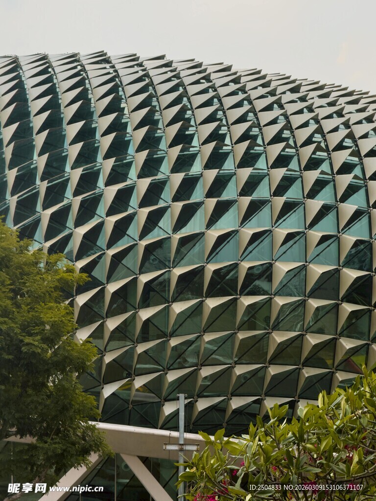 独特几何外观的现代建筑