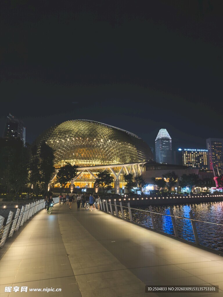 新加坡夜晚滨水建筑美景