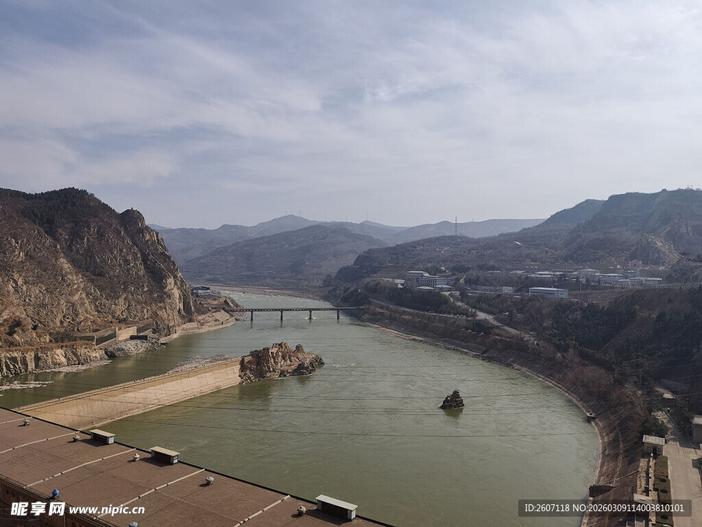 黄河大坝中流砥柱