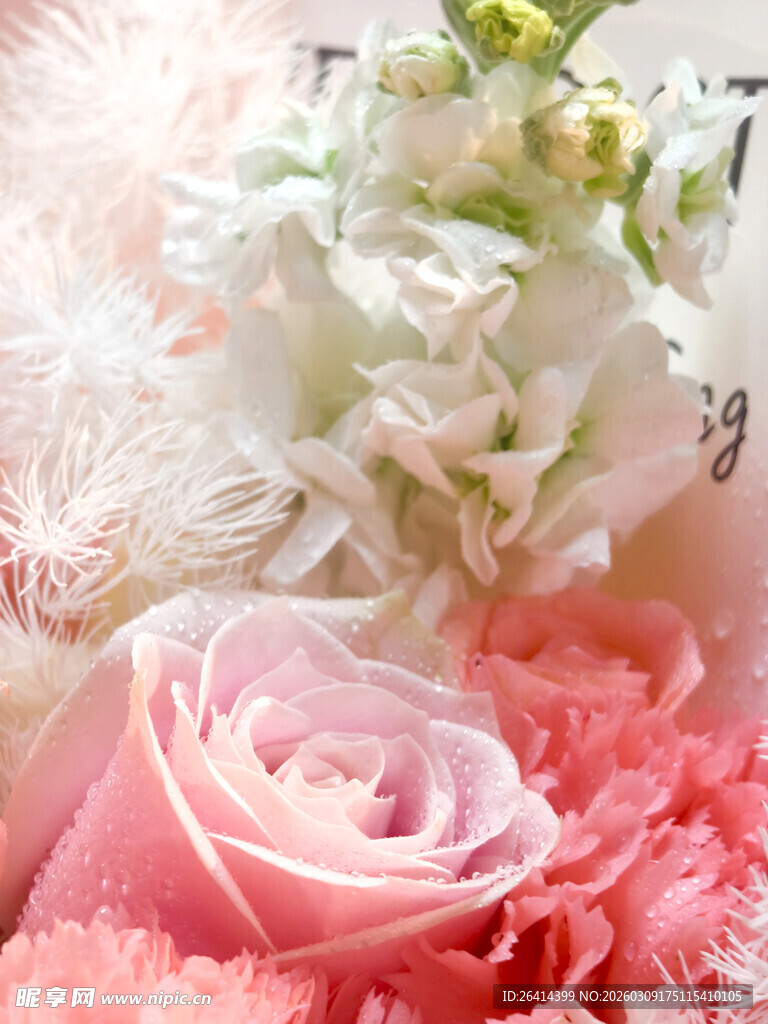 浪漫粉色系花卉装饰