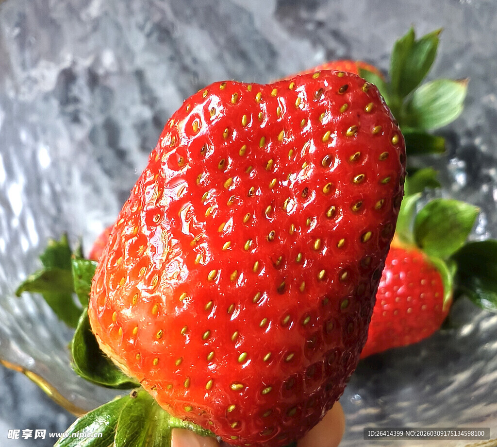 新鲜诱人的草莓特写