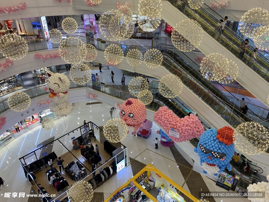 商场内部全景展示