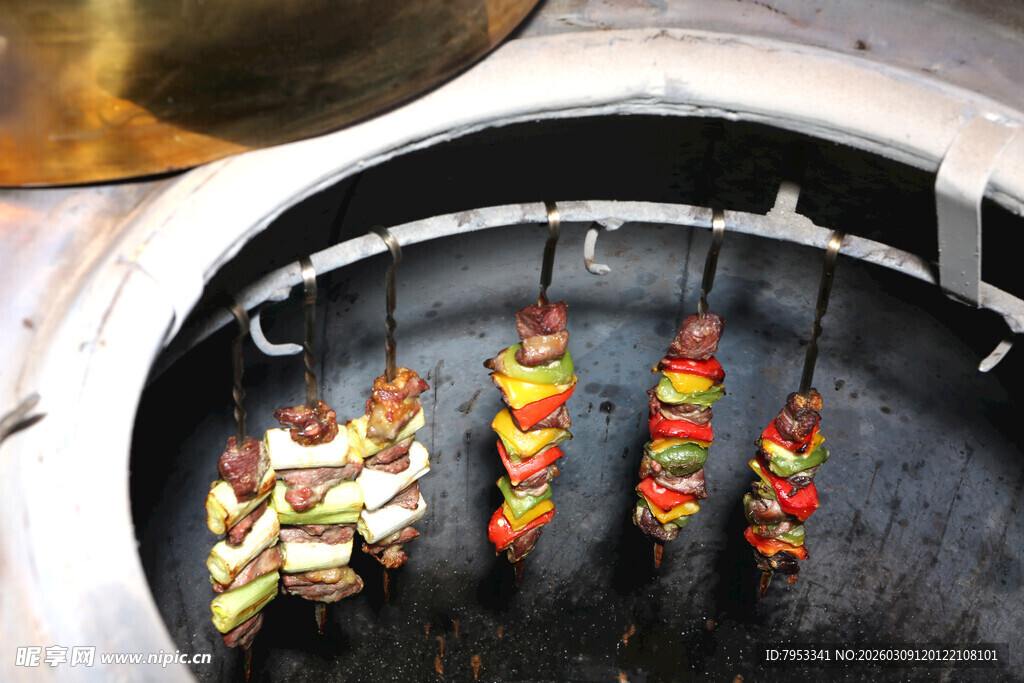 炉中烤制的美味串串