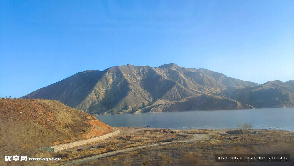 蓝天白云宁夏固原西北自然风光