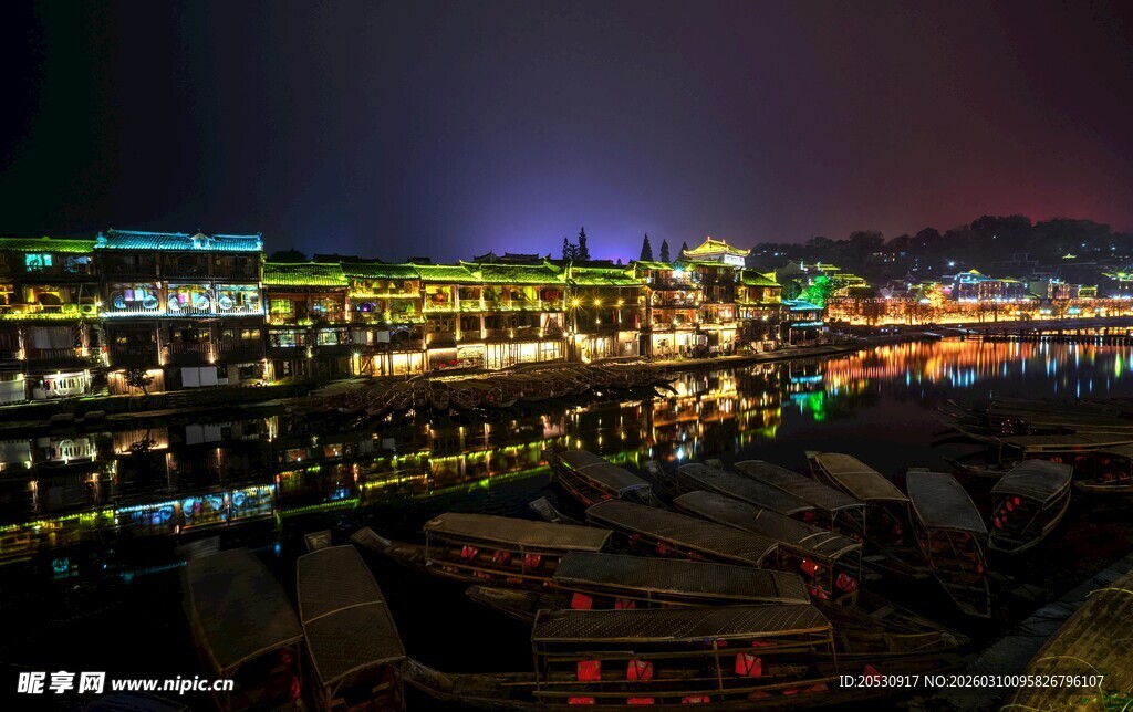凤凰古城灯城市璀璨夜景灯光倒影