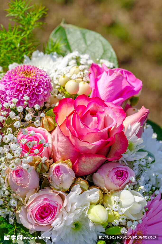 多彩娇艳鲜花花束