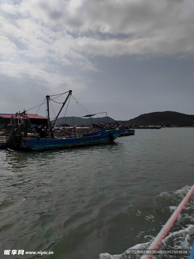 港口停泊的渔船