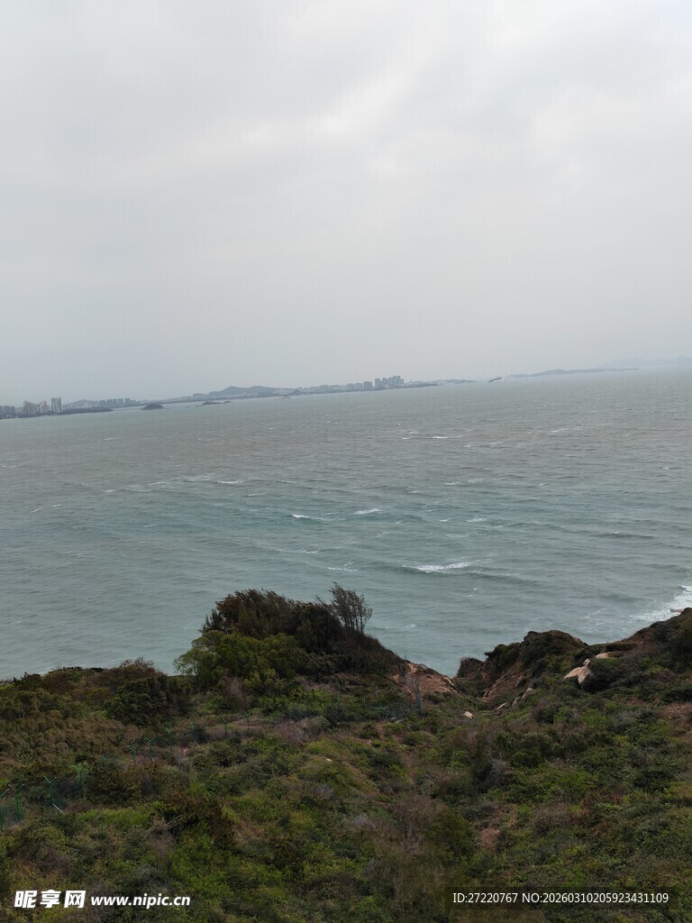 海岸风光 云雾缭绕的景致