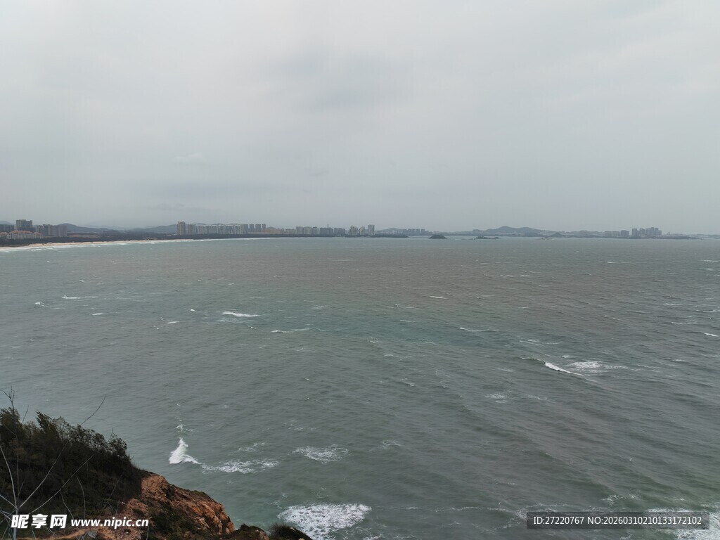 海边景致 海浪与天际相连