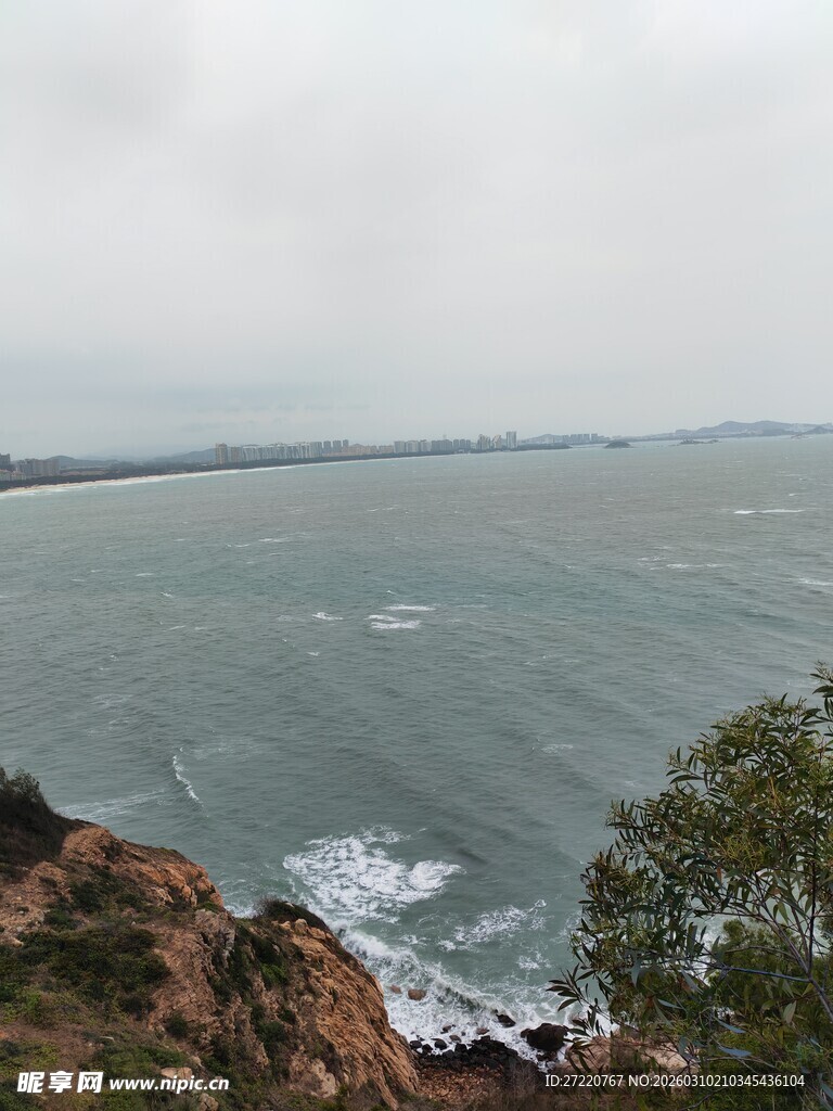 海岸风光 海浪拍击岩石