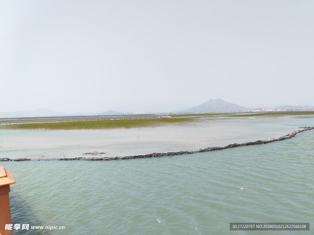 海边宁静水域景观