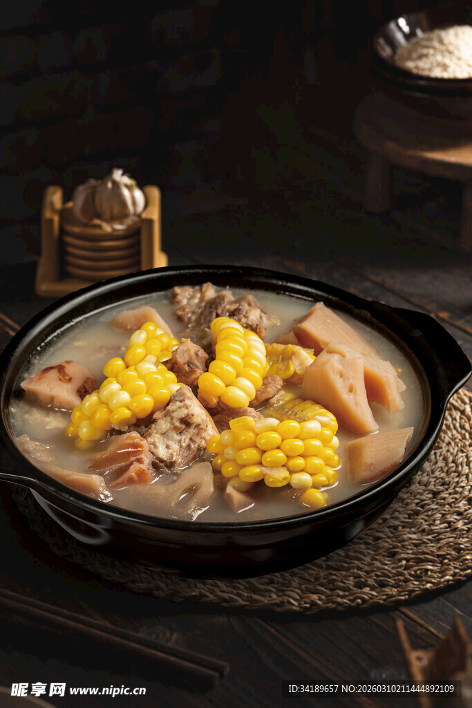 玉米排骨炖锅