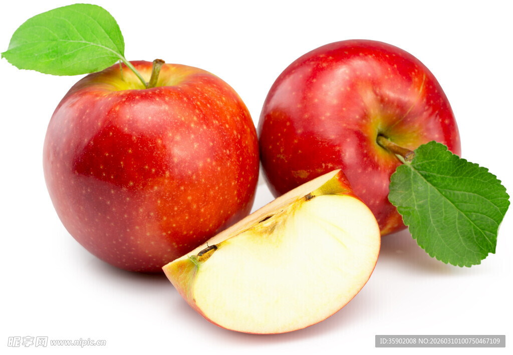 新鲜红苹果带绿叶切片