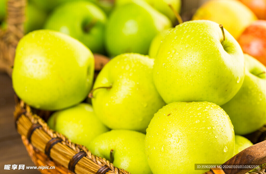 篮子里的青苹果