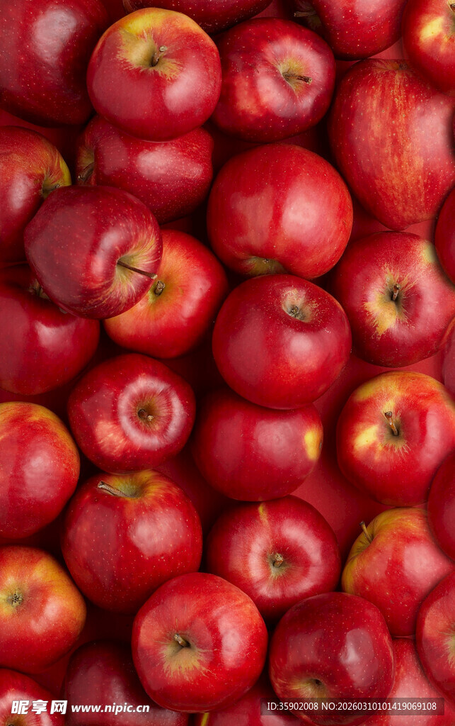 红彤彤的新鲜苹果堆叠