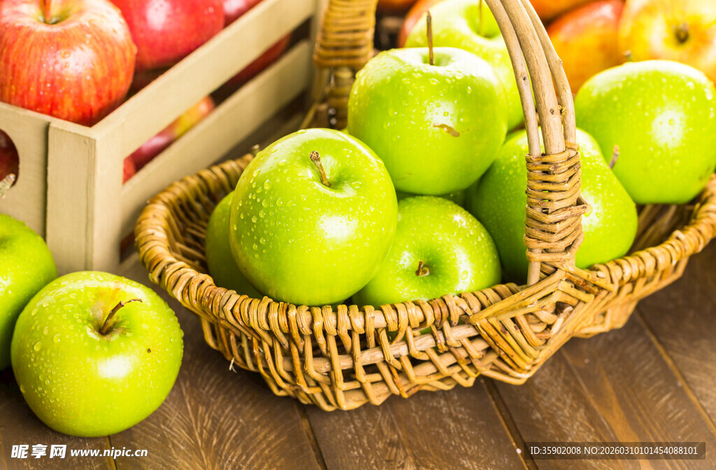 绿苹果与红苹果的诱人组合