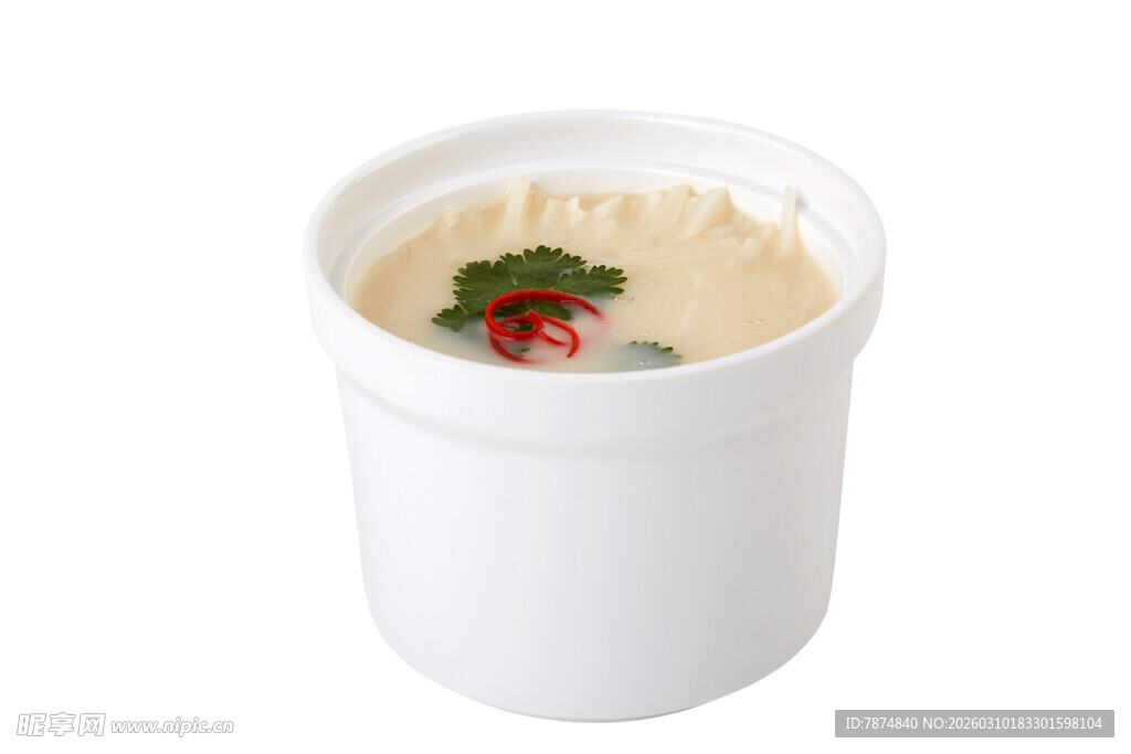 白色杯装美味奶油饮品