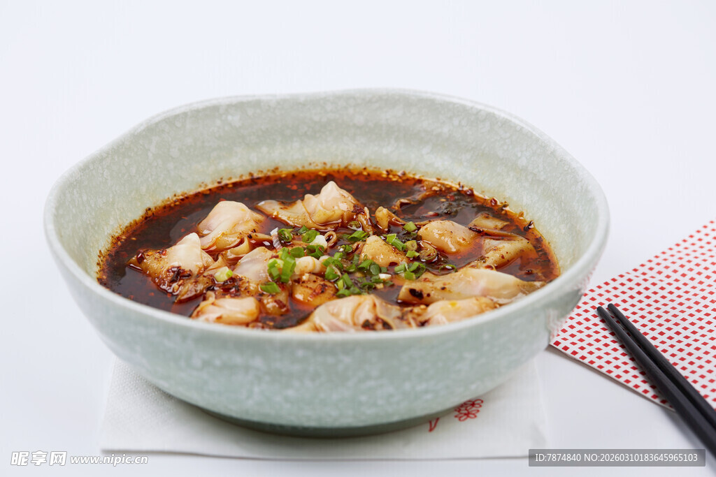 美味麻婆豆腐盛于碗中