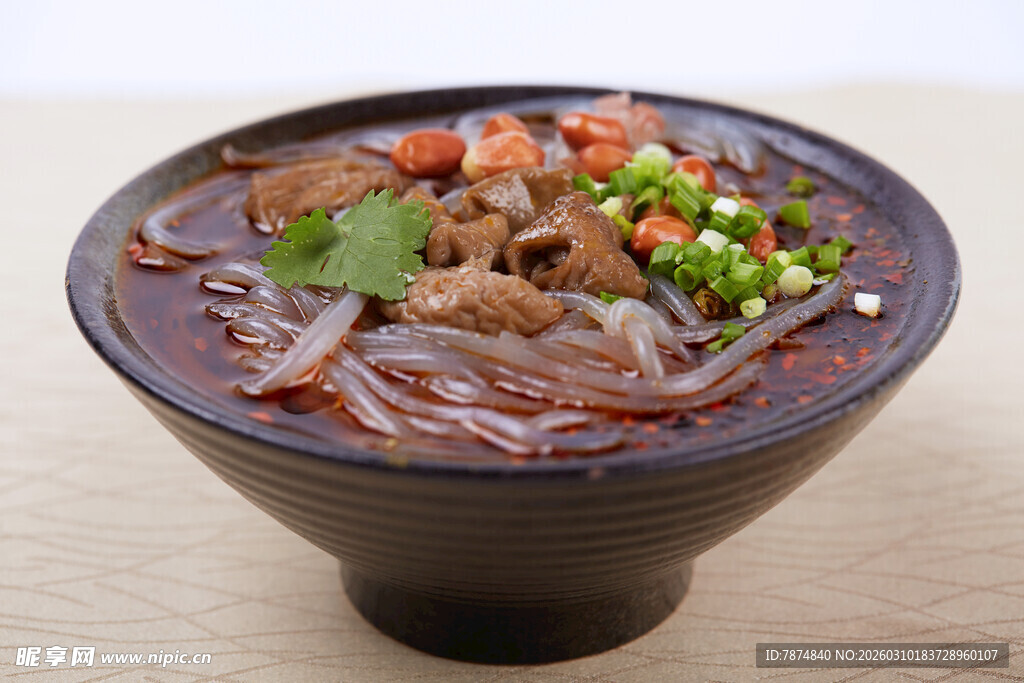 美味牛肉酸辣粉