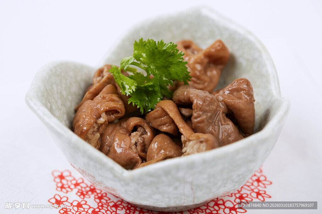 美味卤鸡胗 点缀清新香菜