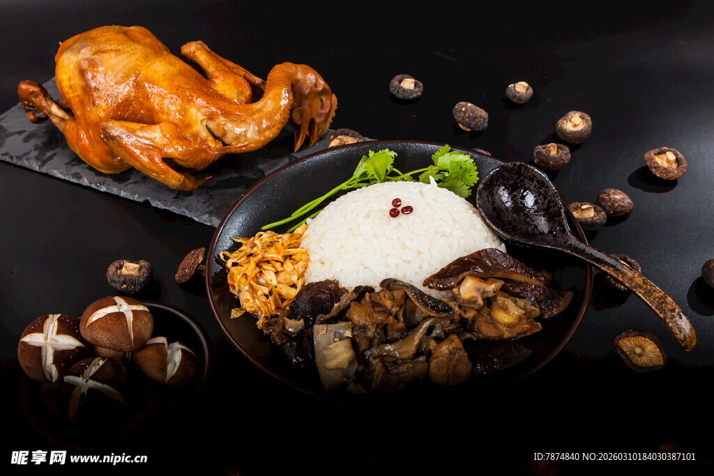 美味烤鸡配米饭与配菜