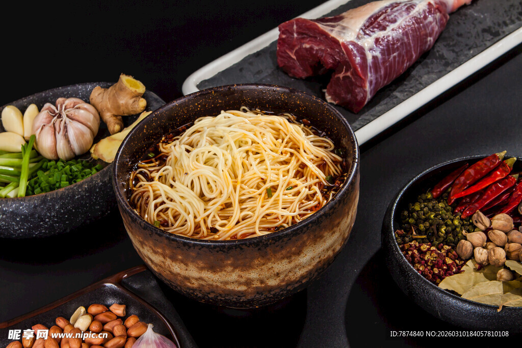 多样美味面食与配菜组合