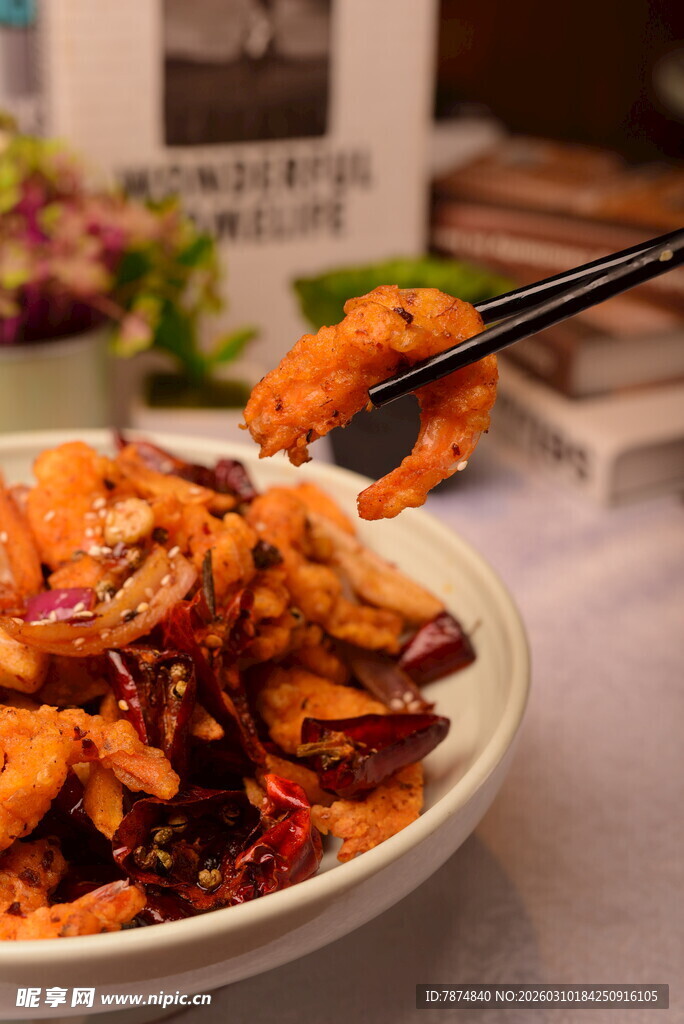 香辣美味虾 筷子夹起瞬间