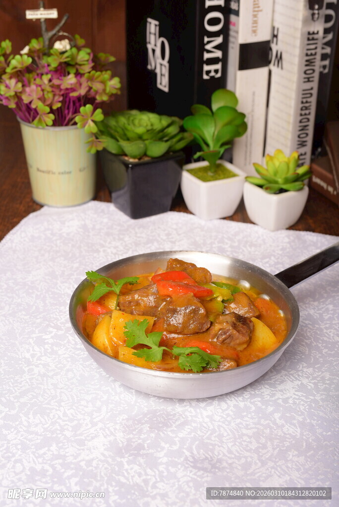 锅中美味菜肴 色彩诱人