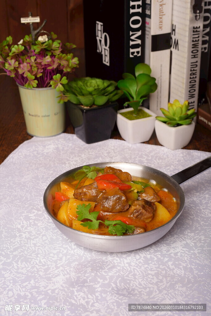 锅中美味菜肴 色彩诱人