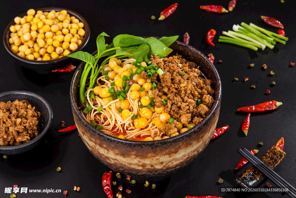 美味肉酱拌饭 香气四溢