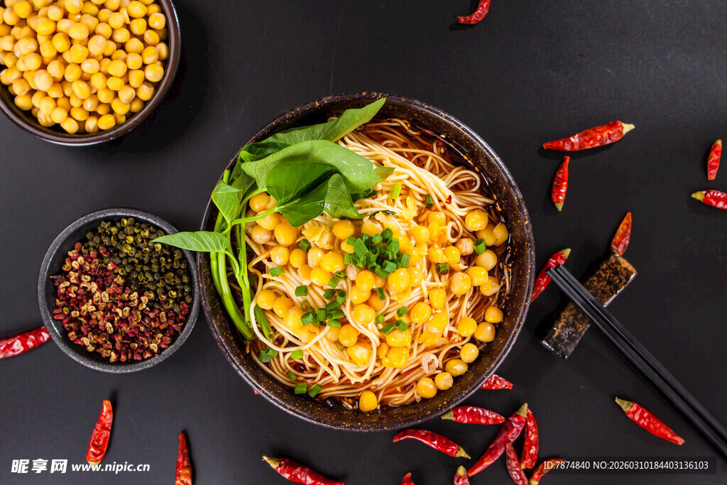 美味玉米面条 诱人食材搭配