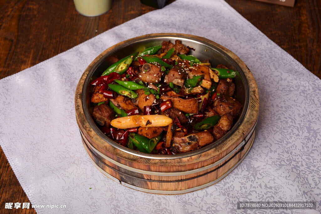 美味香辣炒兔肉