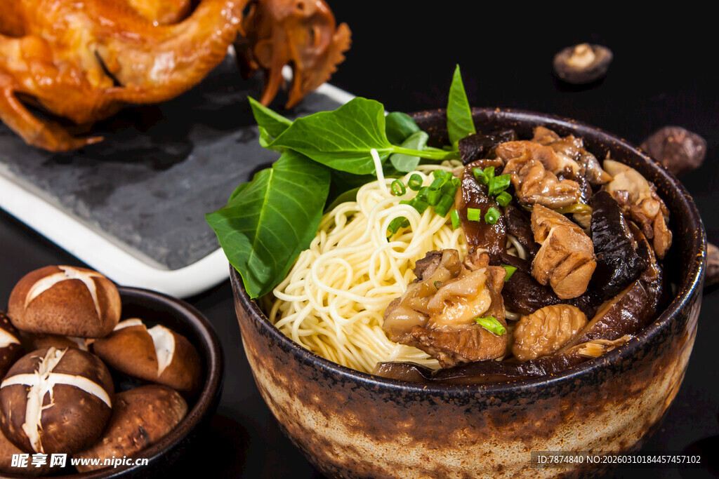 美味瓦罐饭 搭配多样食材