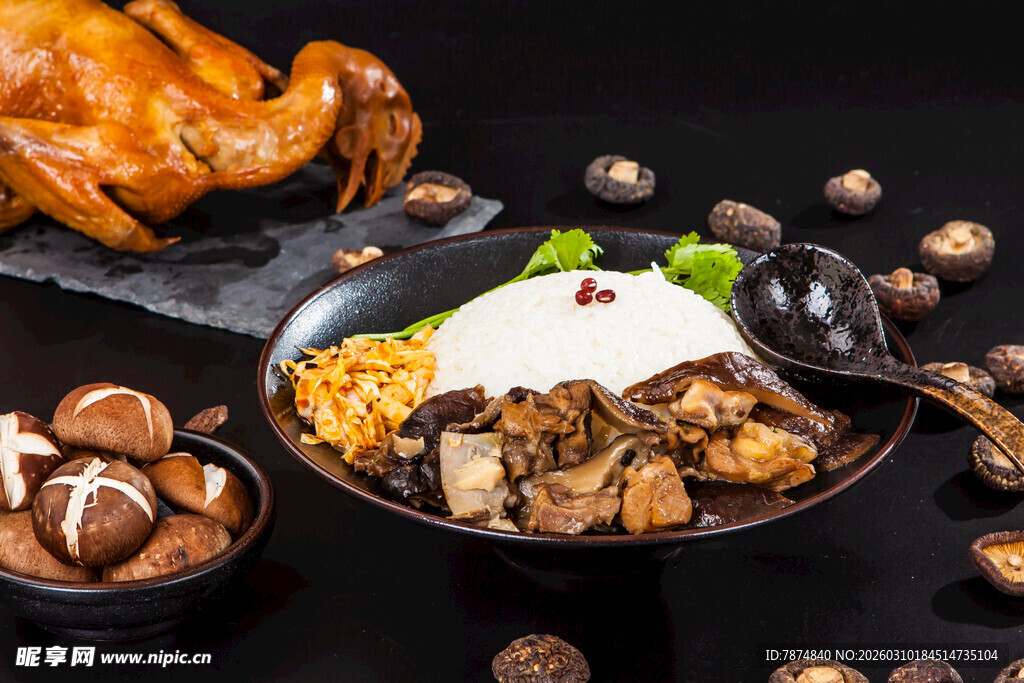 美味炖菜配烤鸡与配菜