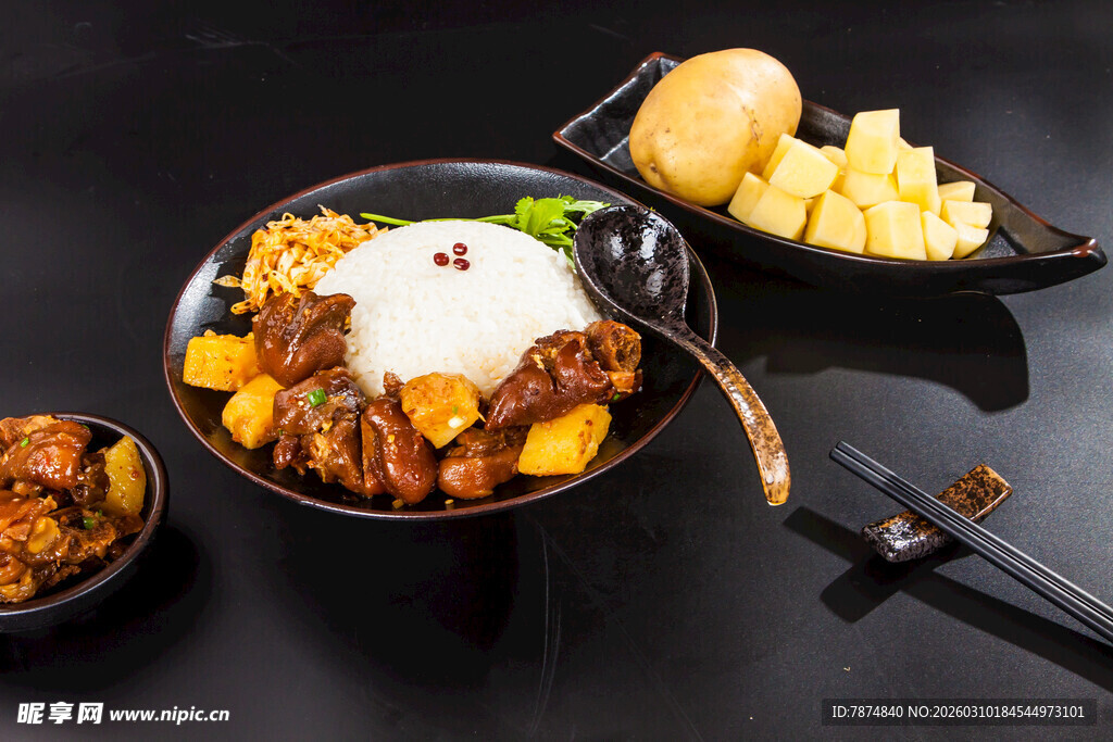 美味盖饭搭配多样小食