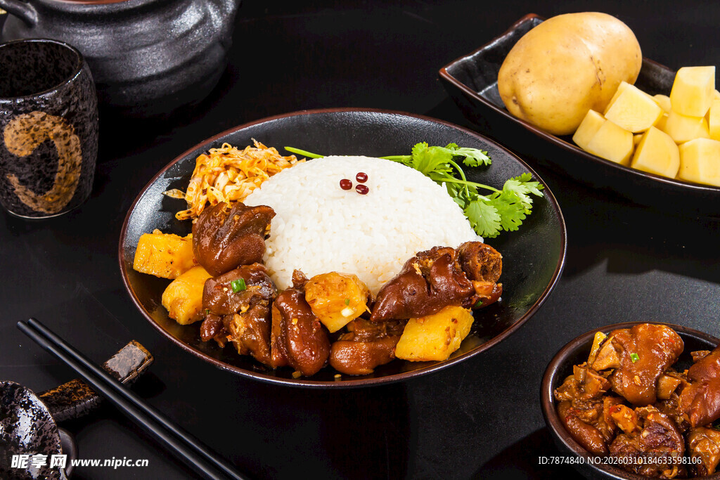 美味土豆卤肉盖浇饭