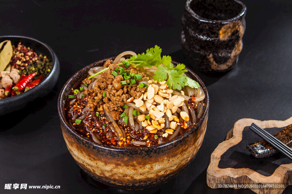 美味特色瓦罐饭 香气四溢