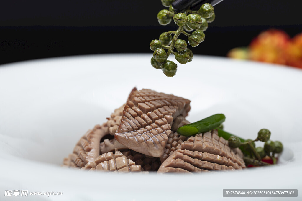 精致摆盘的特色卤味