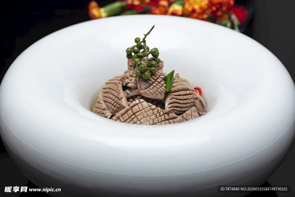 精致摆盘的美味牛肉粒