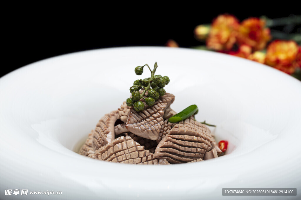 精致摆盘的特色卤味