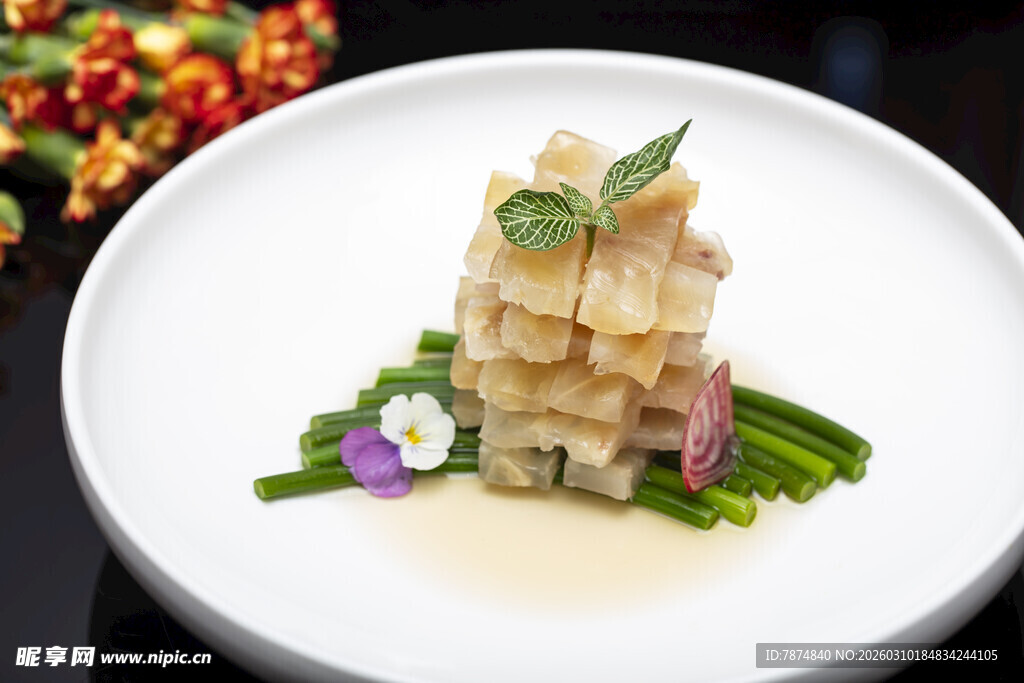 精致摆盘的美味特色佳肴