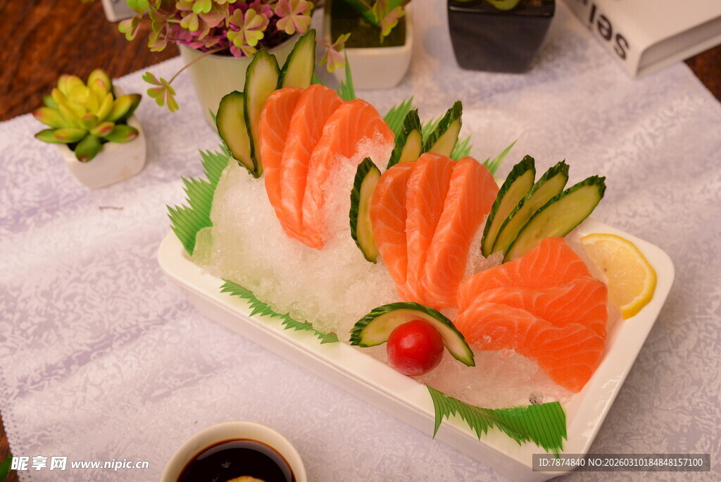 精致三文鱼刺身拼盘